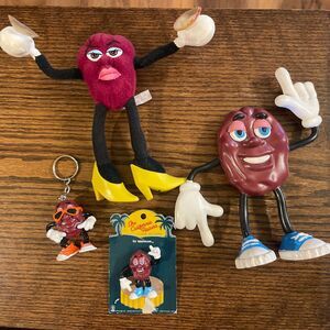 Vintage Toy Lot 80s California Raisins  Mixed Lot Of 4 Pin, Keychain, Figurine